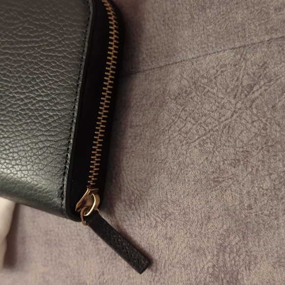 Authentic Gucci Zip over Wallet - Picture 4 of 12